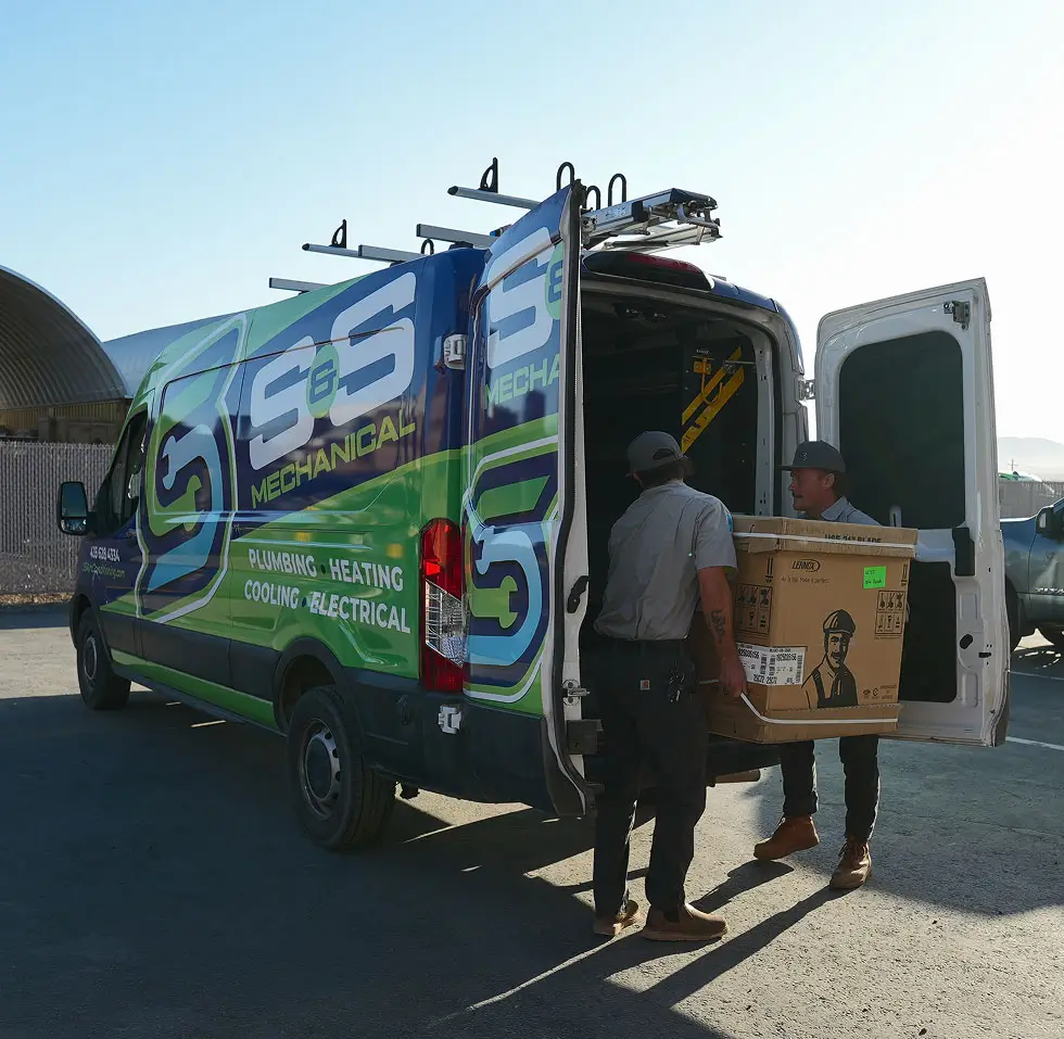 ss_crew-loading-truck